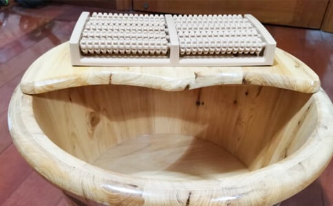 用盐泡脚放多少盐