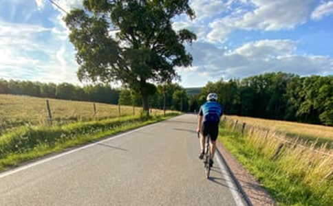 骑行戴安全头盔的宣传语