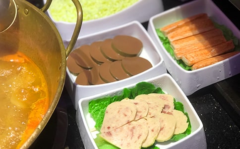 关于丰盛晚餐的心情说说 朋友圈晒晚餐的说说